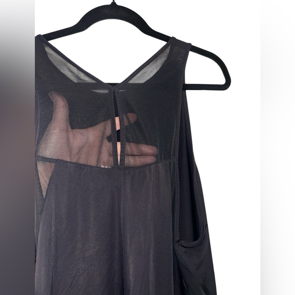 Under Armour Vivid Key Hole Tank - Black Sz. Large; - Picture 3 of 7